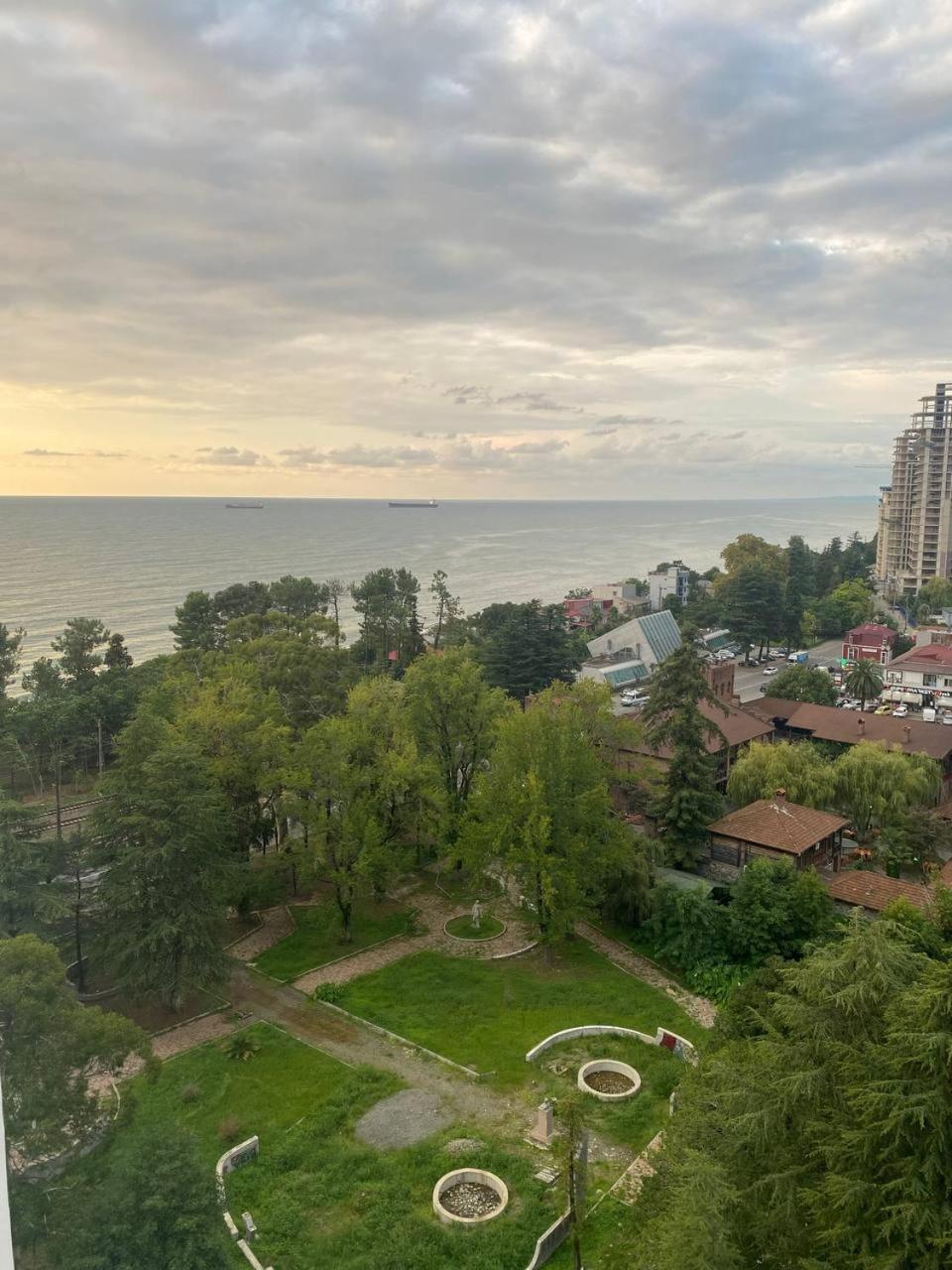 Аппартаменты С Двумя Балконами На Море И Горы Makhinjauri Bagian luar foto